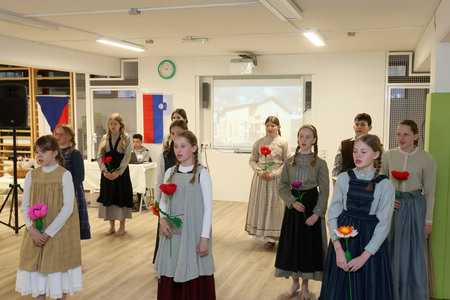 SPREJEM ČEŠKIH UČENCEV V OŠ CERKNICA 11 FOTO LJUBO VUKELIČ